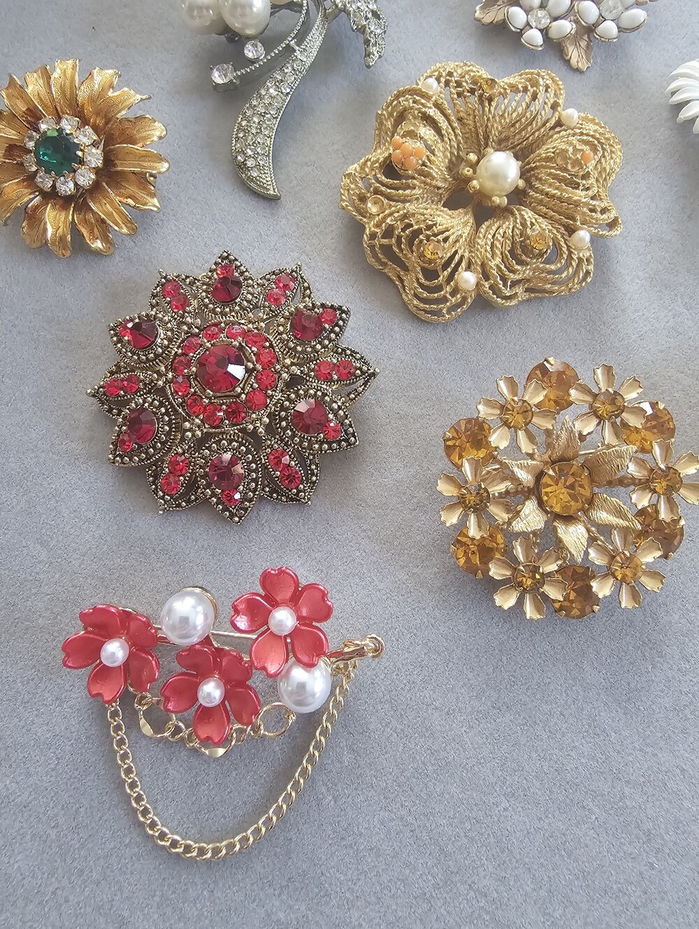 Vintage Brooch Lot - Picture 4 of 5
